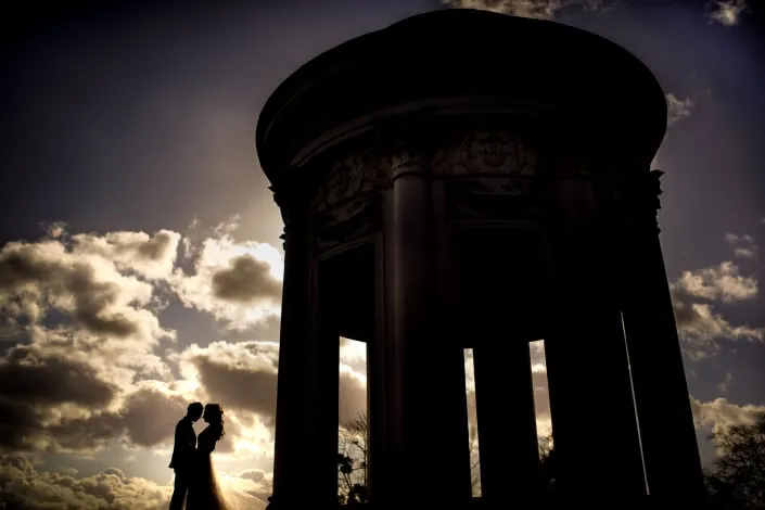 Hochzeitsfotografie Brautpaar in Kassel in einer Silhouette