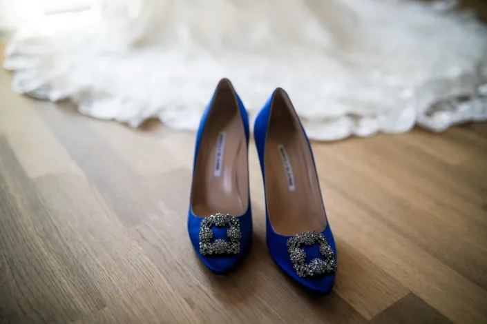 hochzeitsfotograf_dagobertshausen_hochzeit_in_der-Scheune-5628 Brautschuhe Hochzeit Marburg