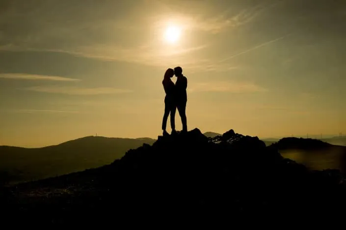 Hochzeitsfotograf Kassel Habichtswald Pärchen auf Berg, Kassel