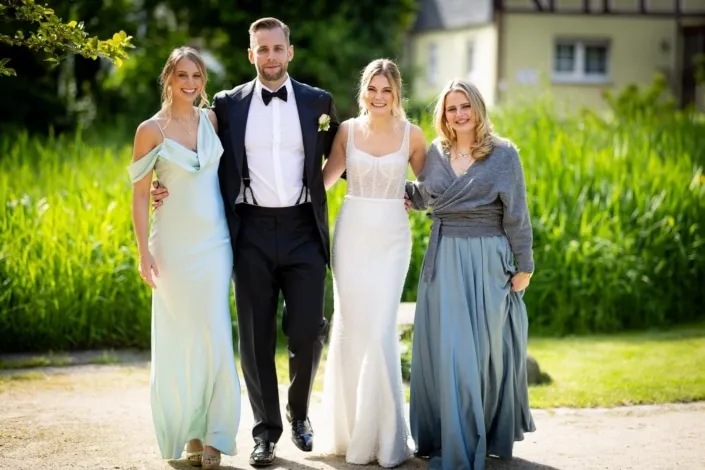 Hochzeit-Schlossromrod-sarah-stephan19 Gruppenfoto Schloss Romrod