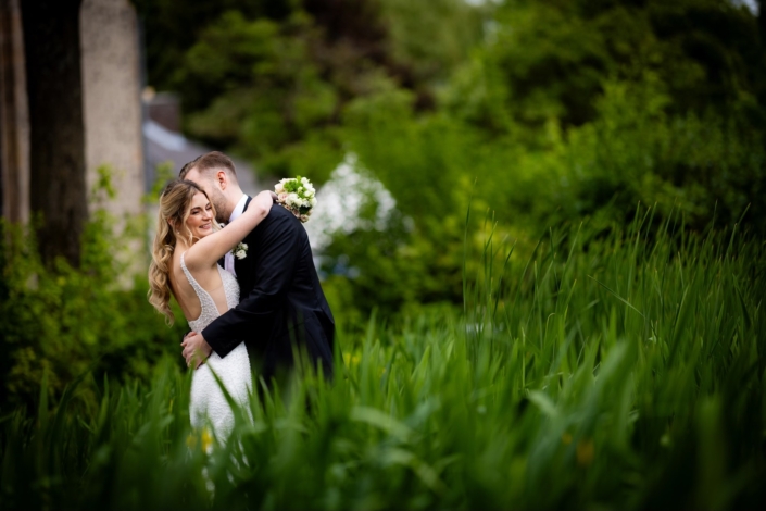 Hochzeit-Schlossromrod-sarah-stephan46 Hochzeitspaar Shooting am See von Schloss Romrod